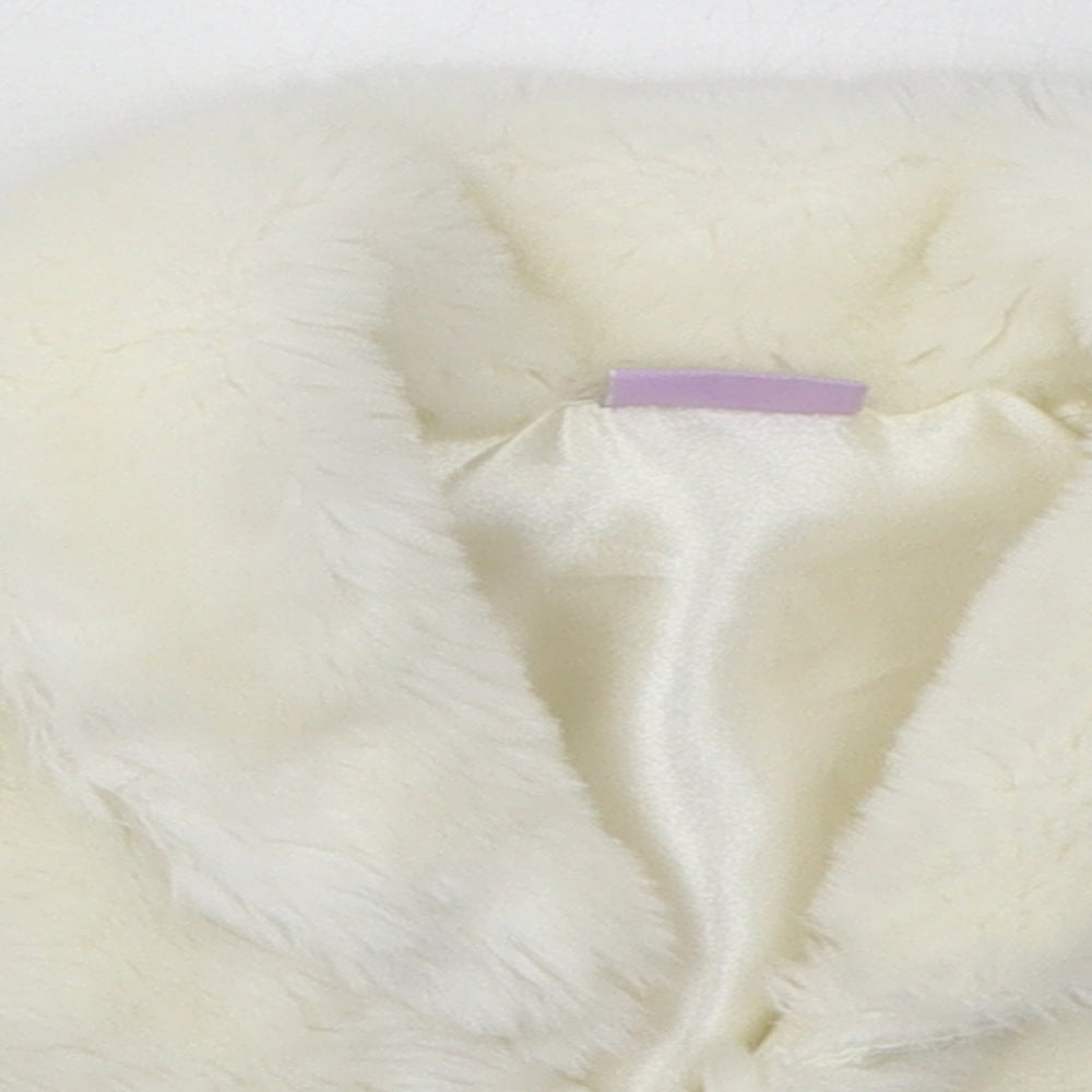 Close-up detail of Cherokee girls’ white basic jacket jacket, size 2-3, years button