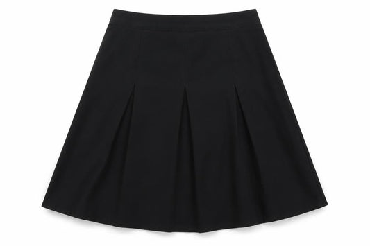 Front view of Matalan girls’ black polyester pleated skirt, size 9-10, years regular zip