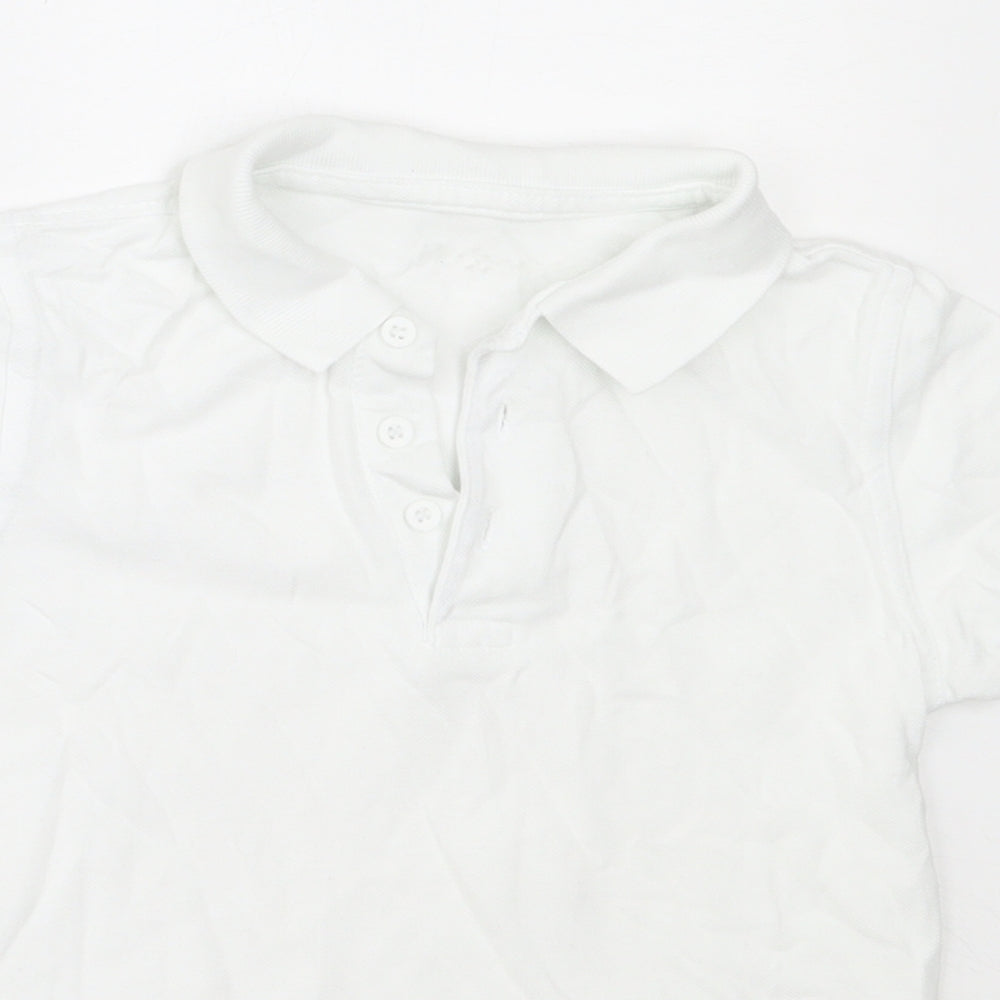Close-up detail of George boys’ white cotton basic button-up, size 4-5, years collared