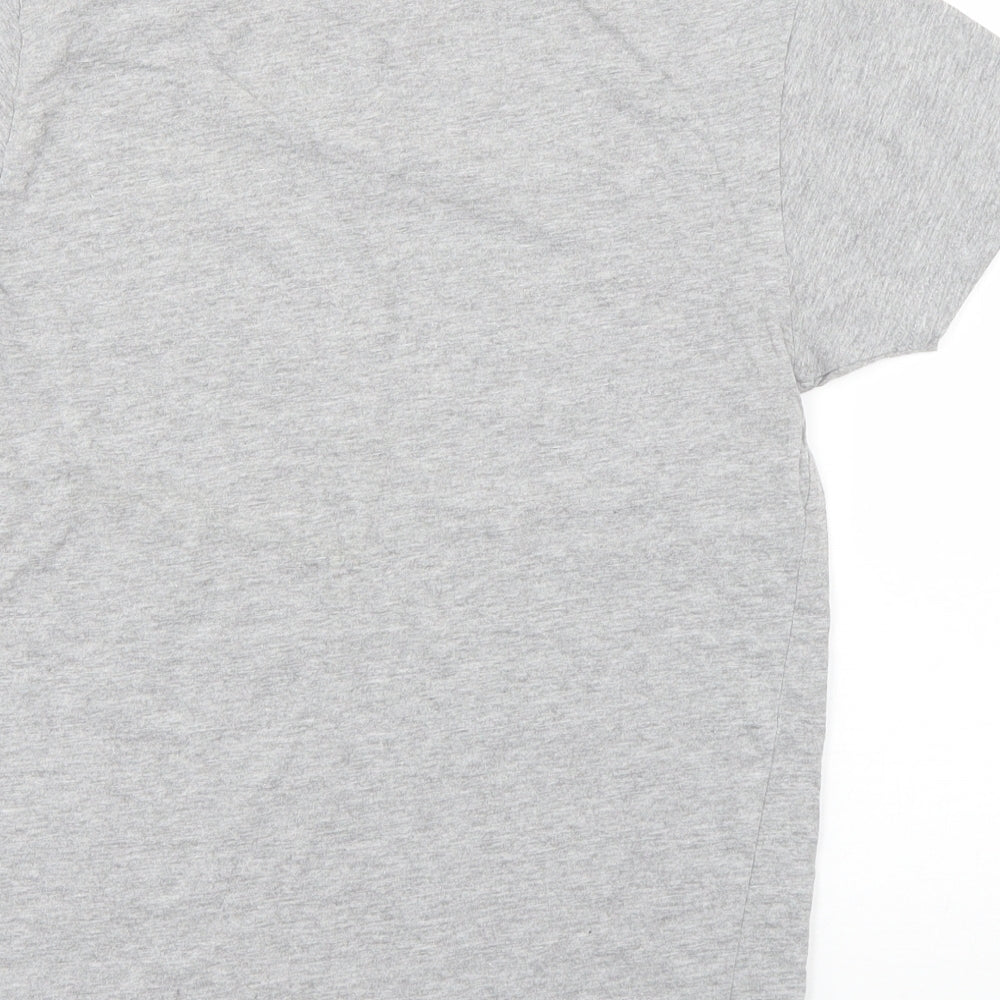 Brand and care label for Primark boys’ grey cotton basic t-shirt, size S, round neck pullover