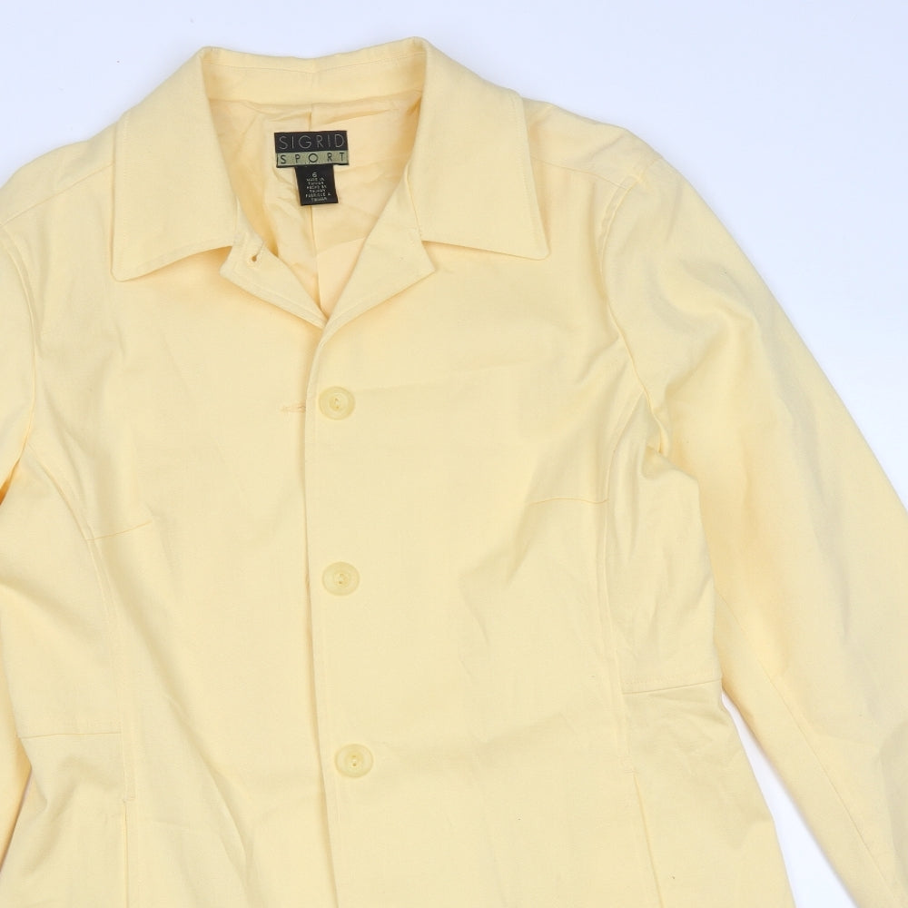 Close-up detail of Sigrid Sport women’s yellow jacket, size UK 6, button