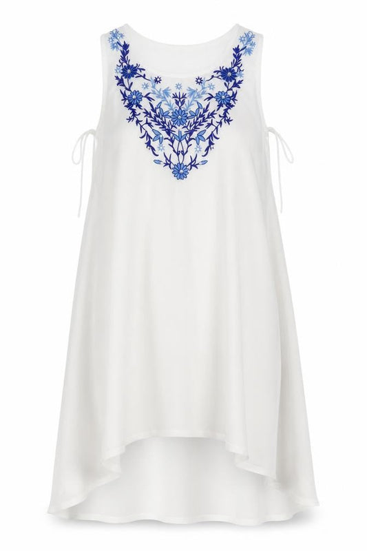 Front view of Peacocks women’s white floral polyester a-line, size S, scoop neck pullover