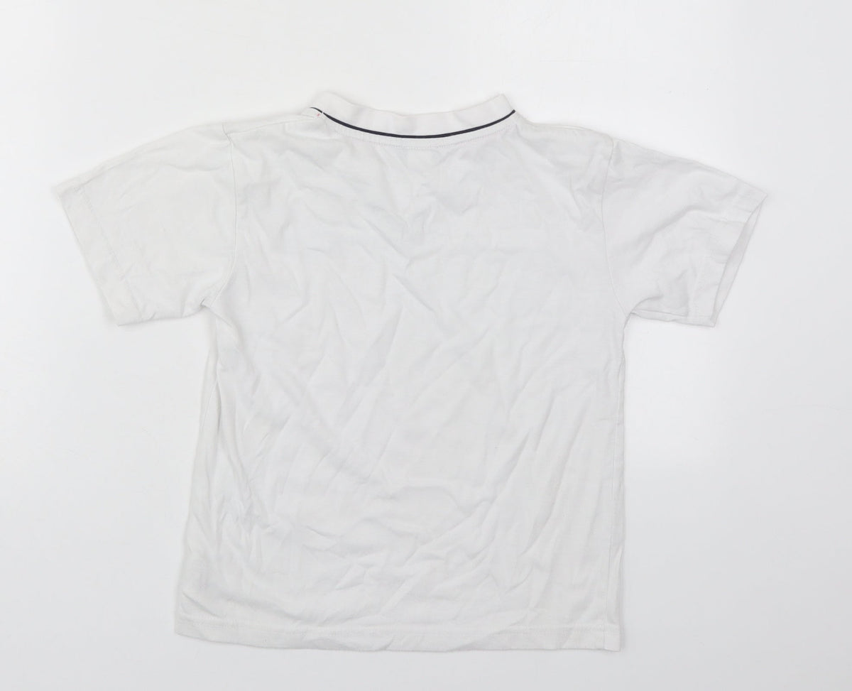 Back view of Umbro boys’ white polyester basic t-shirt, size 5-6, years v-neck pullover