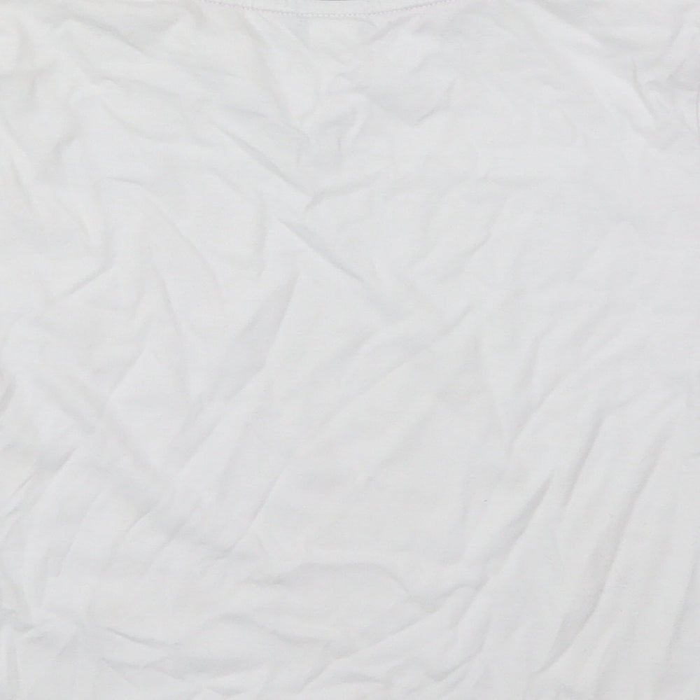 Brand and care label for Umbro boys’ white polyester basic t-shirt, size 5-6, years v-neck pullover