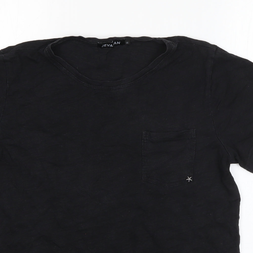 Close-up detail of Jevasan boys’ black cotton basic t-shirt, size M, round neck pullover