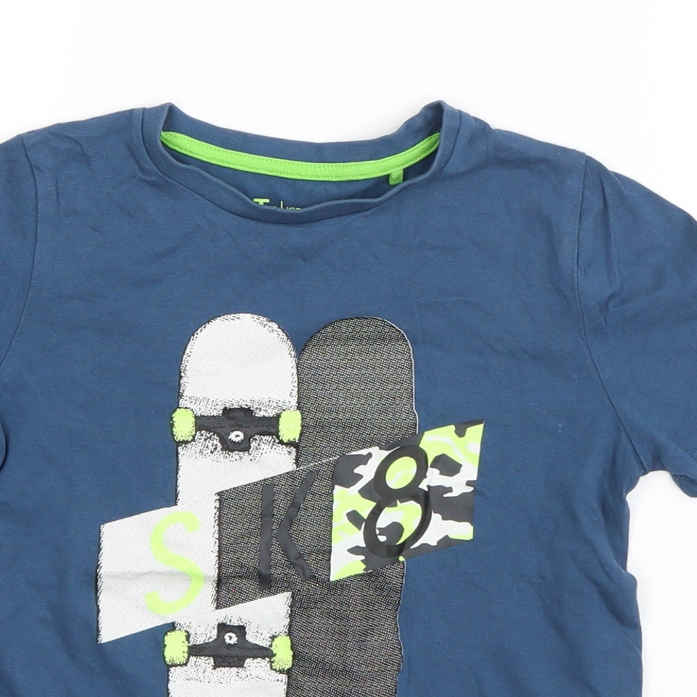 Close-up detail of Tu boys’ blue cotton basic t-shirt, size 7, years round neck pullover - sk8