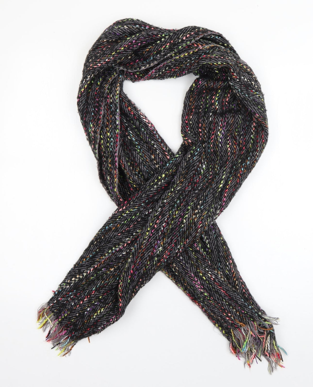 Front view of Yumi women’s grey acrylic scarf
