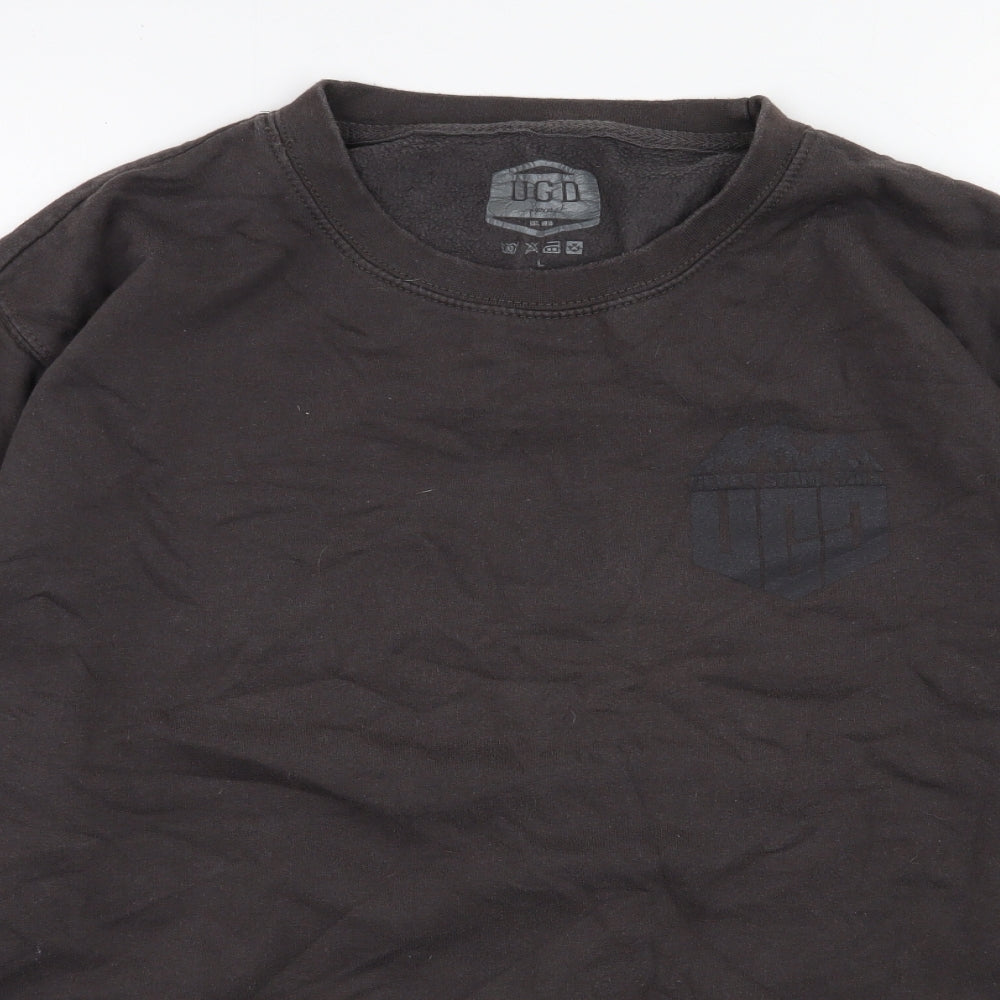 Close-up detail of UGD men’s grey cotton pullover sweatshirt, size L