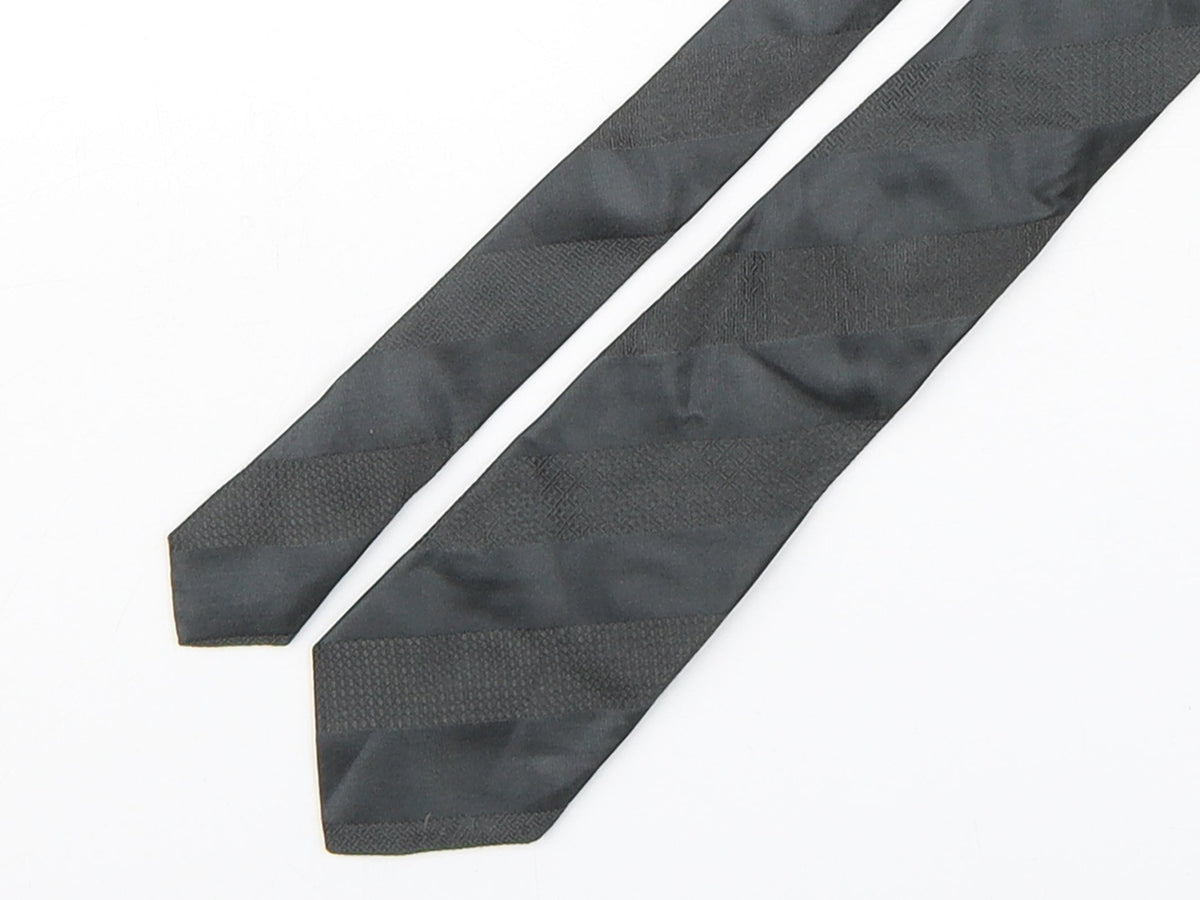 Front view of Messori men’s grey striped polyester pointed tie one size