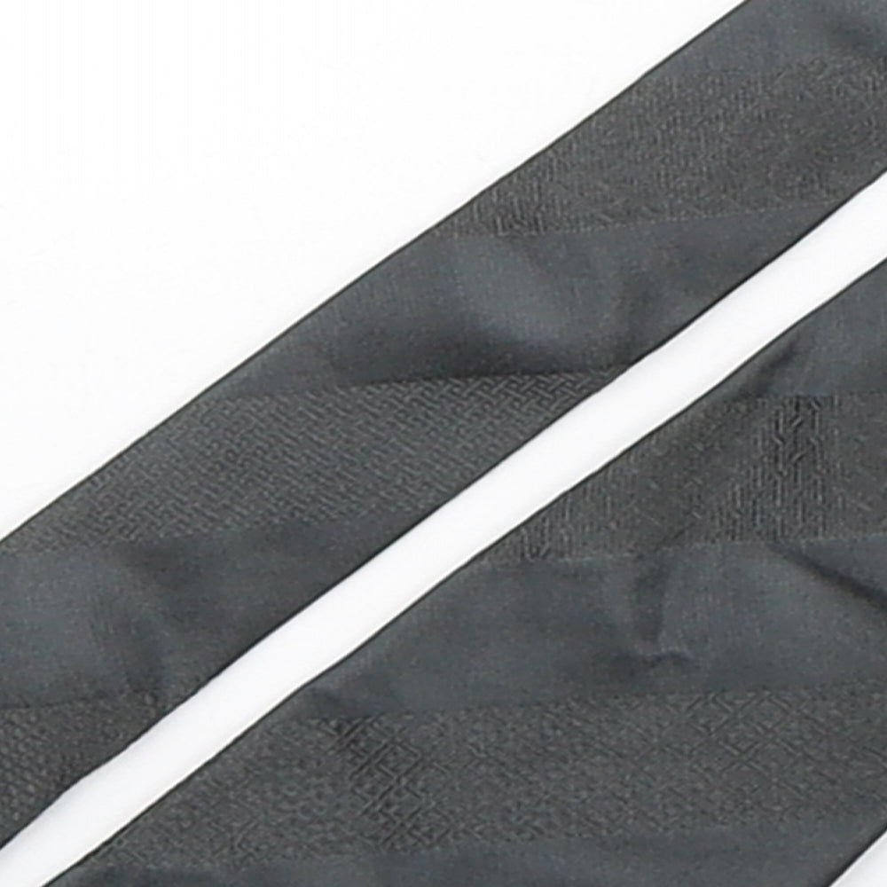 Close-up detail of Messori men’s grey striped polyester pointed tie one size