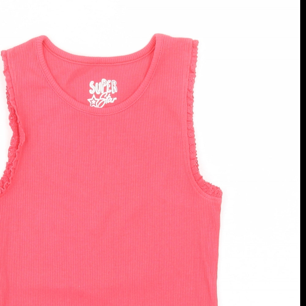 Close-up detail of F&F girls’ pink cotton basic tank, size 6-7, years crew neck pullover