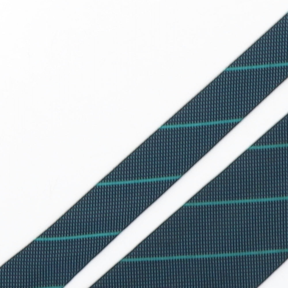 Close-up detail of Paul John men’s green geometric polyester pointed tie one size