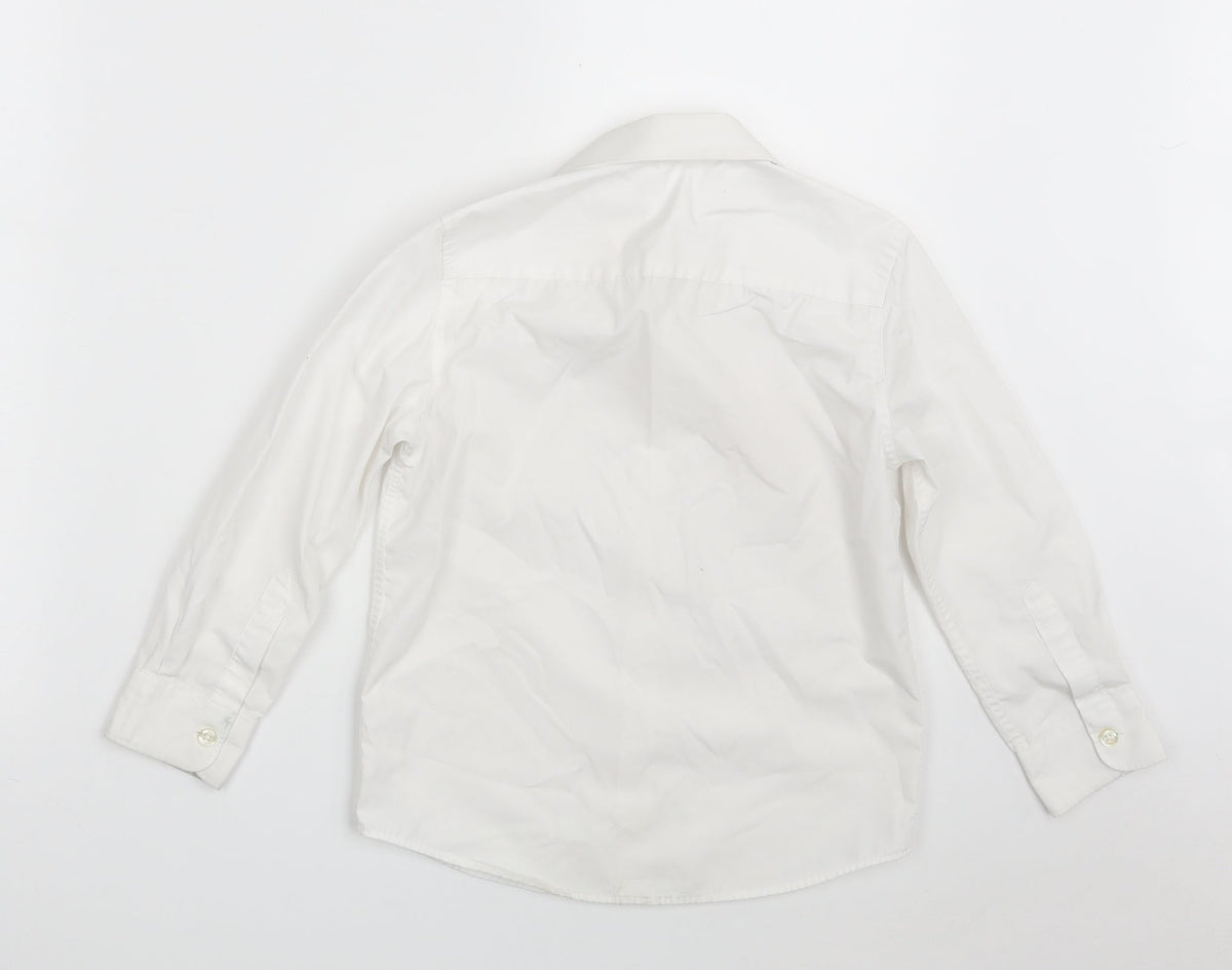 Back view of F&F boys’ white polyester basic button-up, size 5-6, years collared button