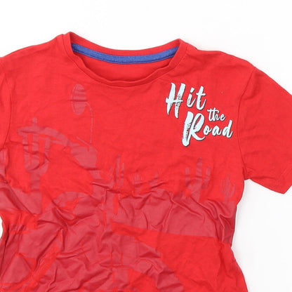 Close-up detail of Dunnes boys’ red cotton basic t-shirt, size 6, years round neck pullover