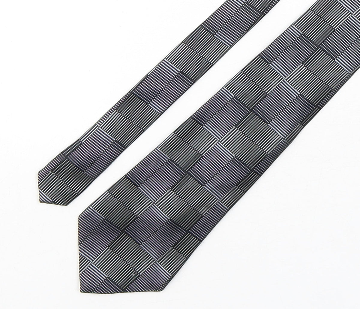 Additional front view of Rutherford men’s grey geometric silk pointed tie one size