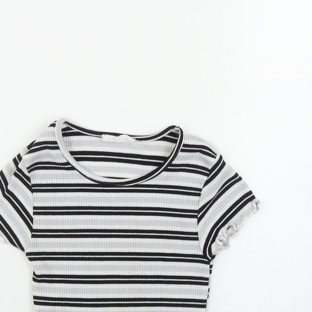 Primark Girls Grey Striped Polyester Basic T-Shirt Size 7-8 Years Round Neck