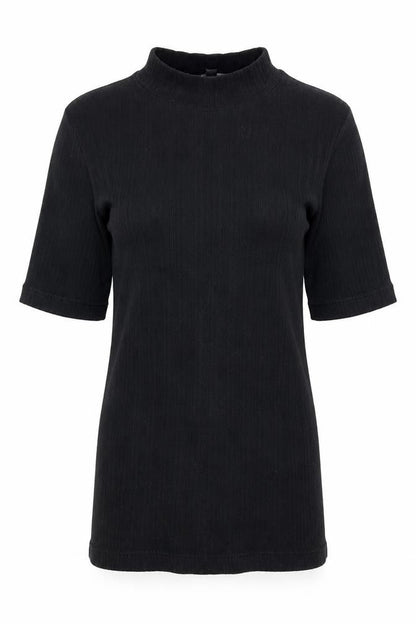 Front view of New Look women’s black 100% cotton basic t-shirt, size UK 6, high neck