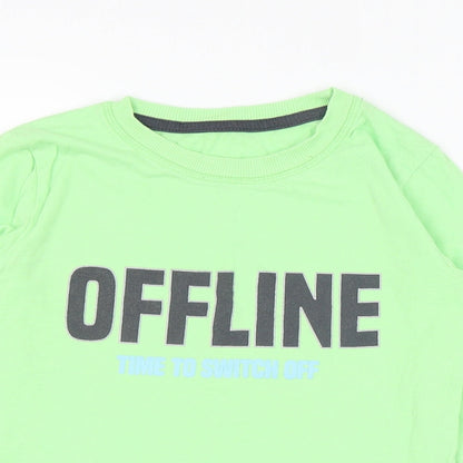 Close-up detail of Dunnes boys’ green cotton basic t-shirt, size 7-8, years round neck pullover