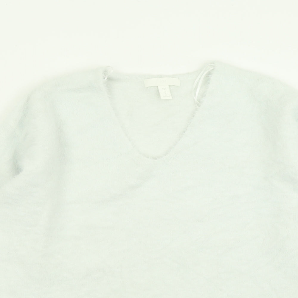 Close-up detail of H&M women’s blue v-neck acrylic jumper, size M
