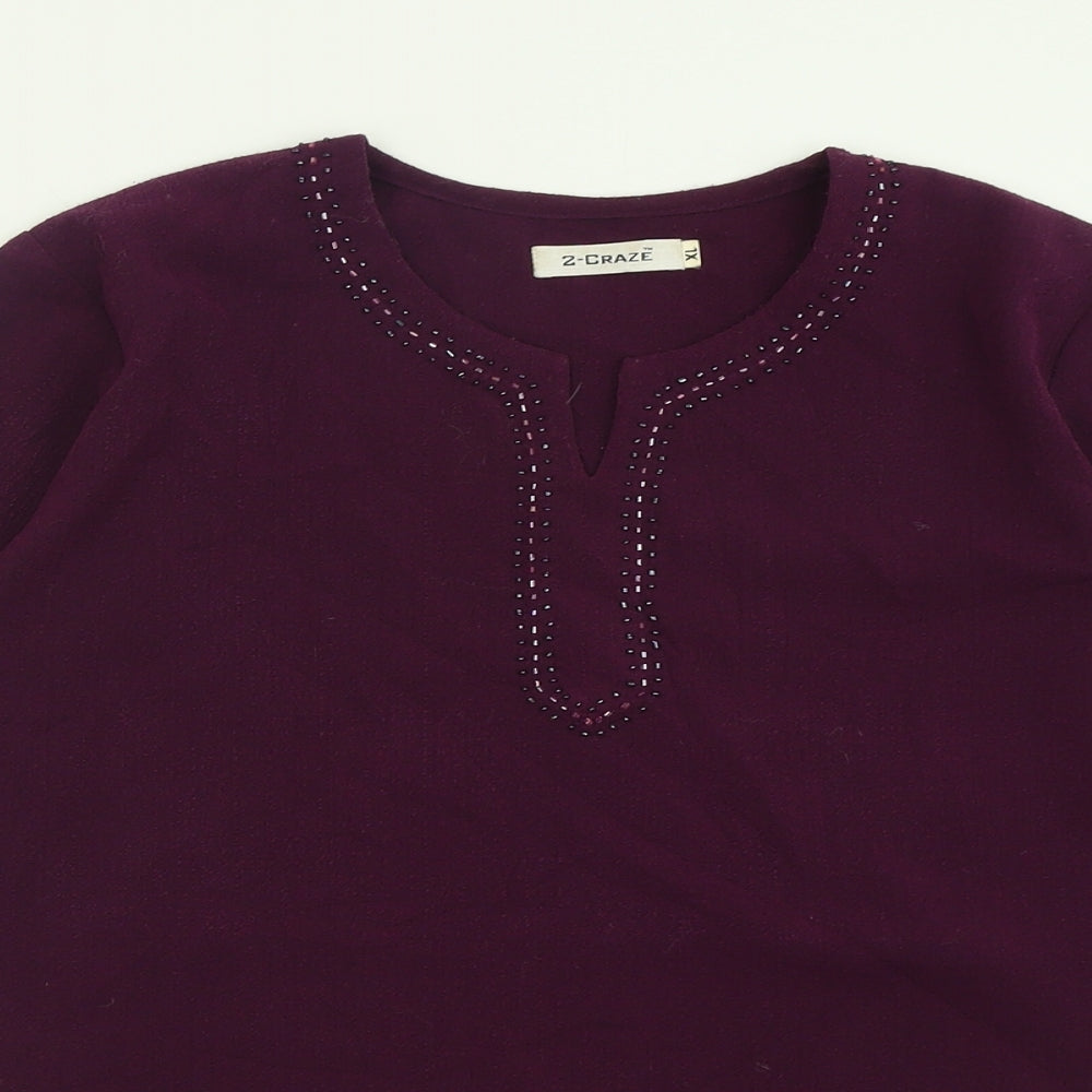 Close-up detail of 2-craze women’s purple polyester basic t-shirt, size XL, v-neck