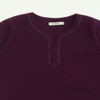 Close-up detail of 2-craze women’s purple polyester basic t-shirt, size XL, v-neck