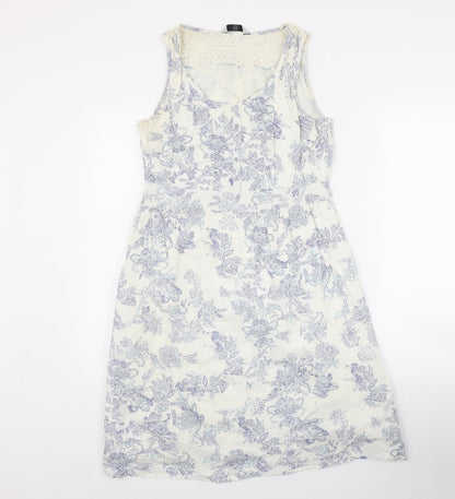 TU Womens White Geometric Cotton Fit & Flare  Size 10  Scoop Neck Button