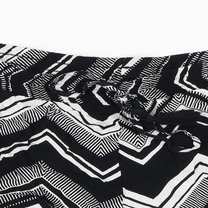 Papaya Womens Black Geometric Viscose Hot Pants Shorts Size 12 L3 in Relaxed
