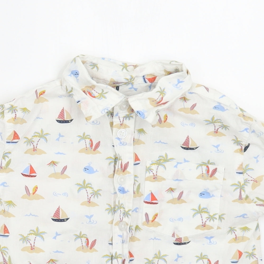 Close-up detail of buttons & Thread boys’ white geometric cotton basic button-up, size 3, years collared button