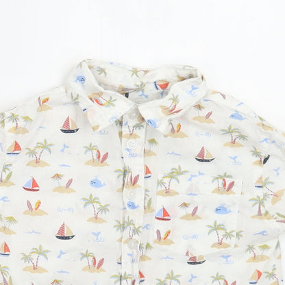 Close-up detail of buttons & Thread boys’ white geometric cotton basic button-up, size 3, years collared button