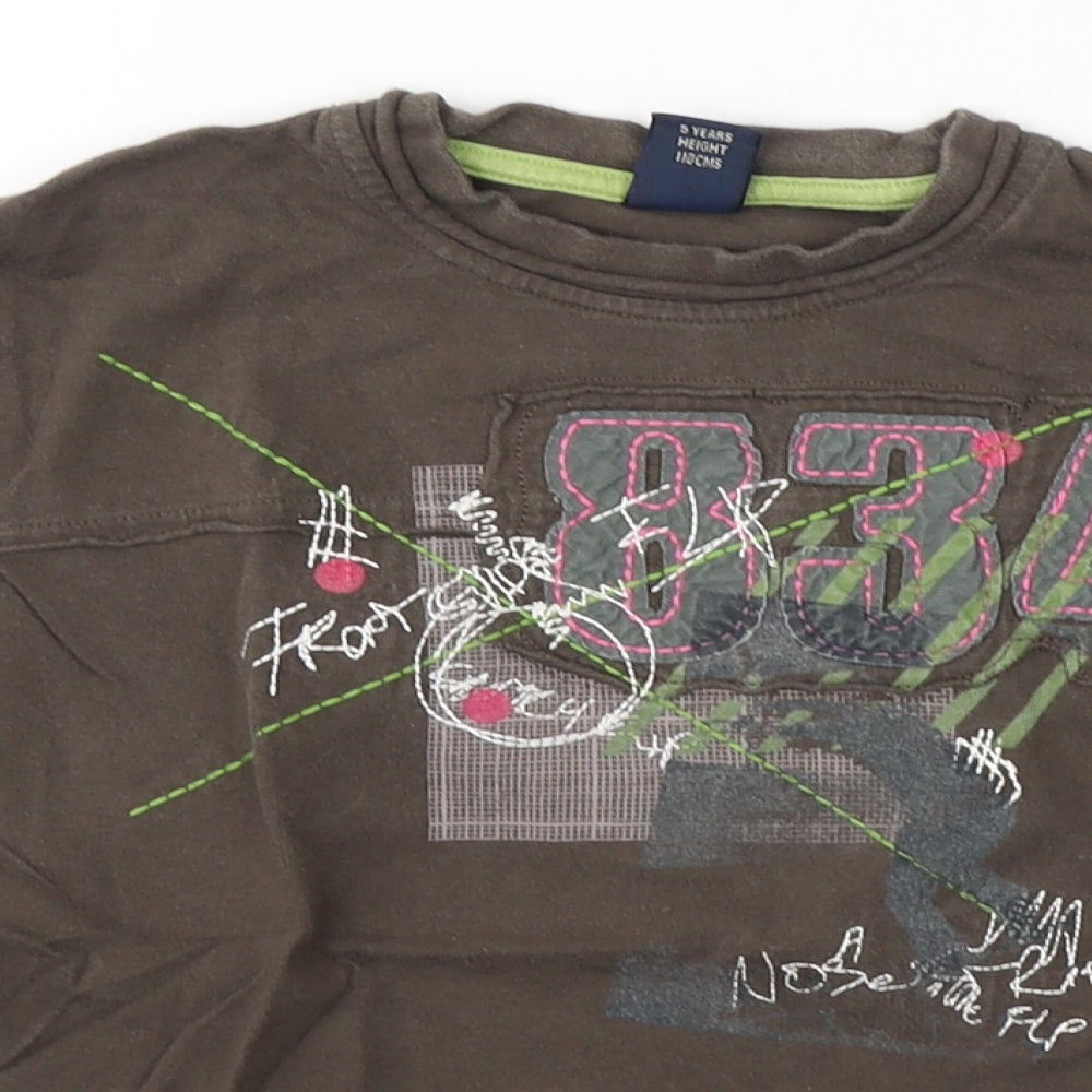 Close-up detail of Next boys’ brown cotton basic t-shirt, size 5, years round neck pullover - 834