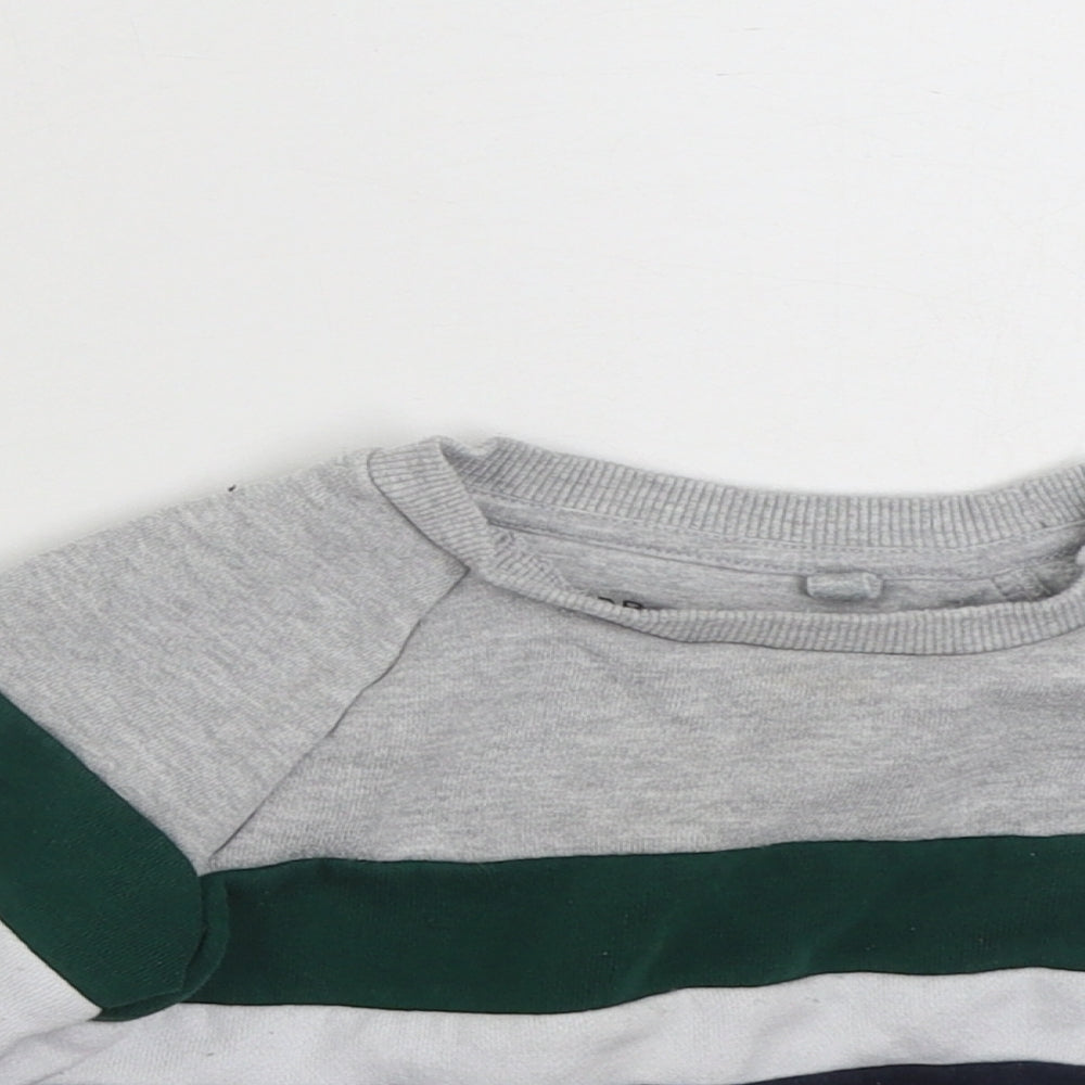 Close-up detail of Primark boys’ multicoloured colourblock cotton pullover sweatshirt, size 2-3, years pullover