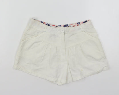 TU Girls White  Cotton Mom Shorts Size 8 Years  Regular Buckle