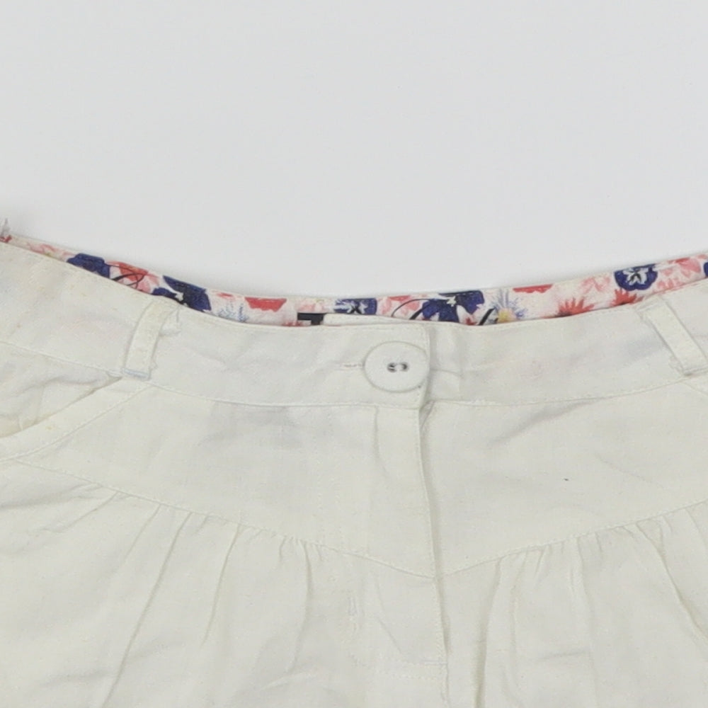 TU Girls White  Cotton Mom Shorts Size 8 Years  Regular Buckle