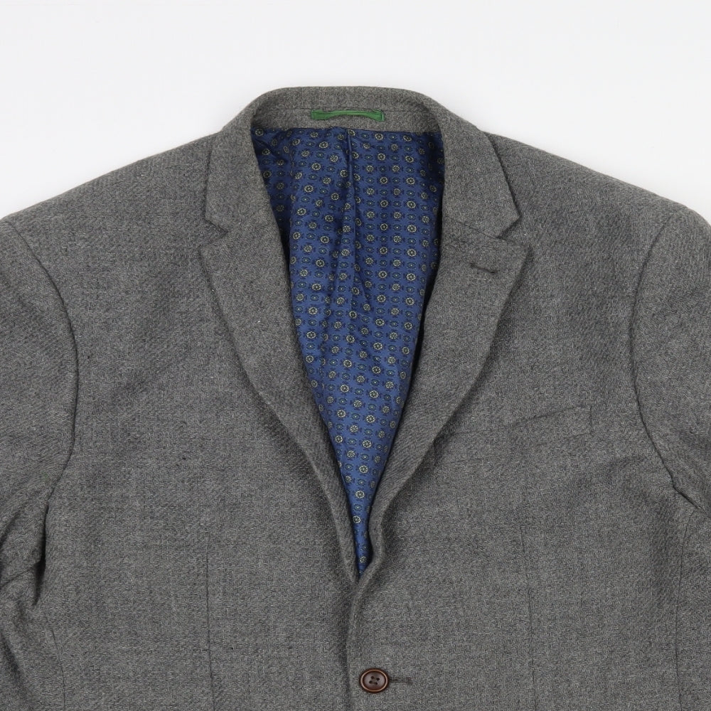 Close-up detail of Easy men’s grey acrylic jacket blazer, size L