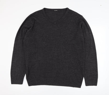 Front view of Taylor & Wright men’s grey v-neck acrylic jumper, size L