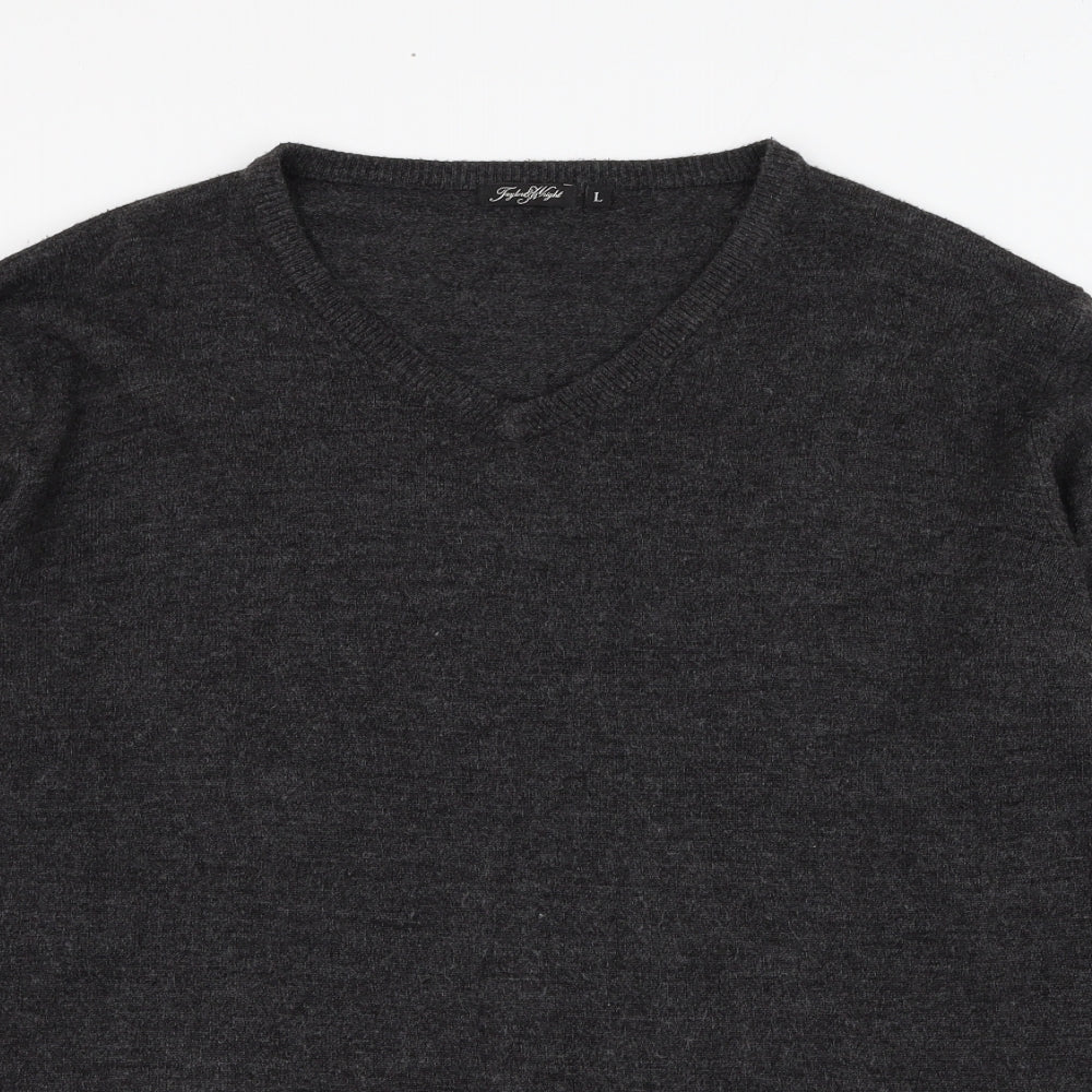 Close-up detail of Taylor & Wright men’s grey v-neck acrylic jumper, size L