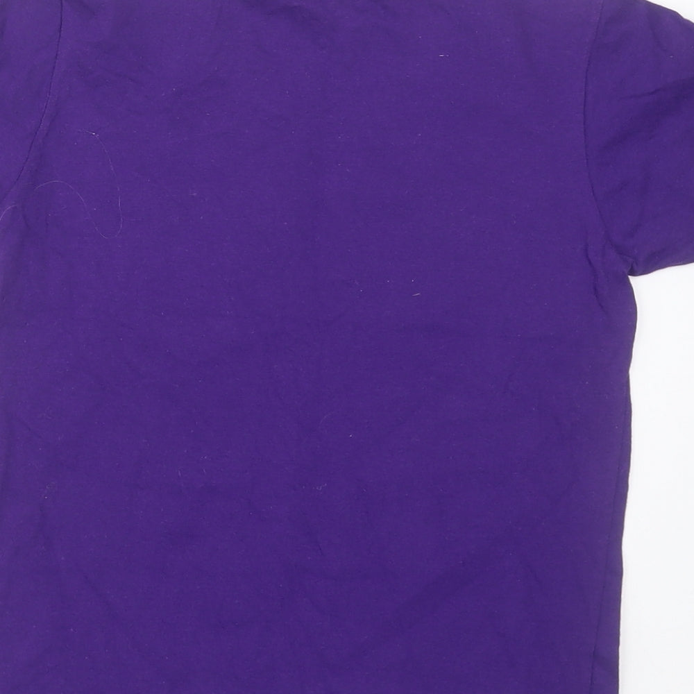 Brand and care label for Gildan boys’ purple cotton basic t-shirt, size 5-6, years crew neck pullover