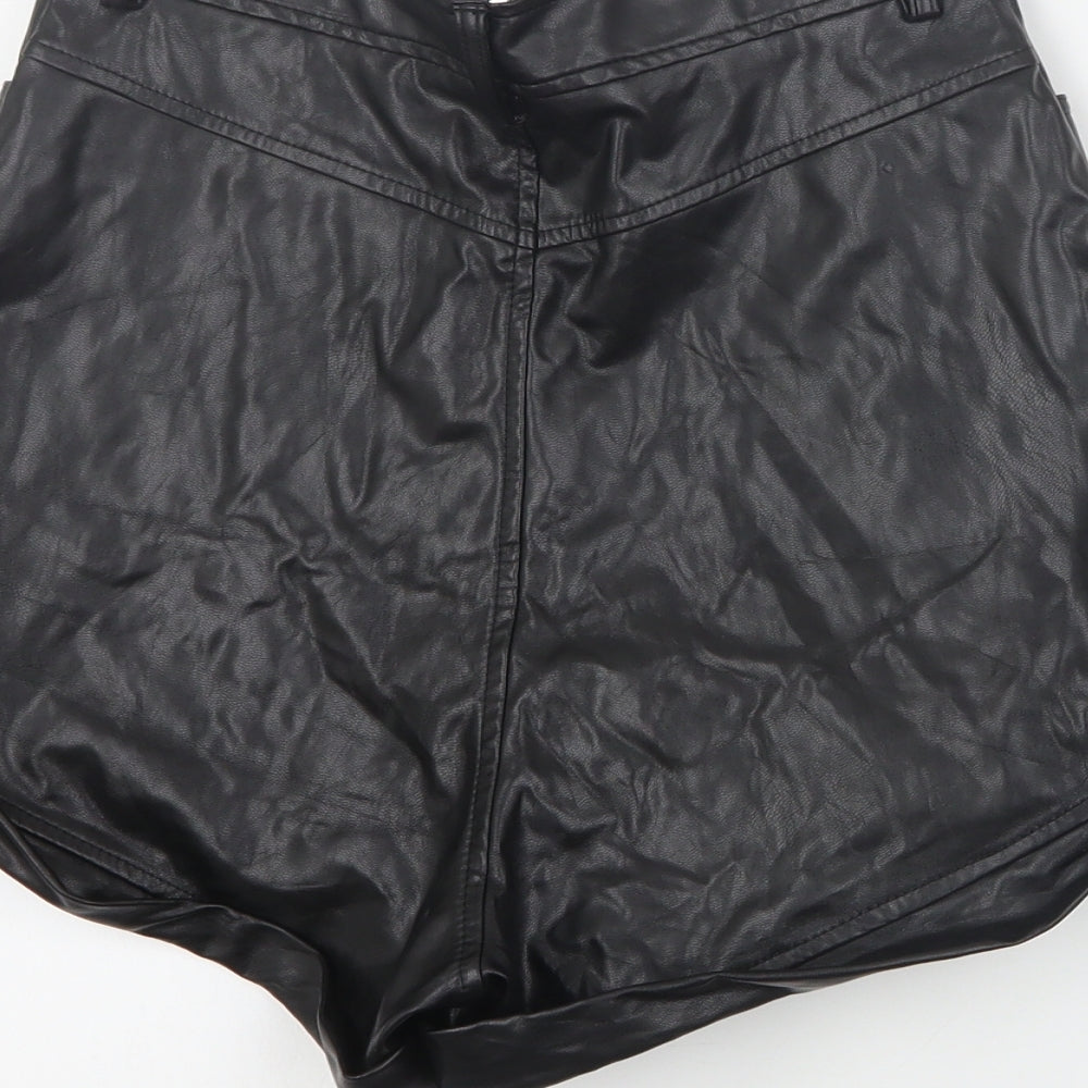 PRETTYLITTLETHING Womens Black  Polyurethane Hot Pants Shorts Size 6 L5 in Regular Button
