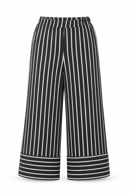 Womens UK Size 6 PRETTYLITTLETHING Regular Fit Cropped Black Trousers