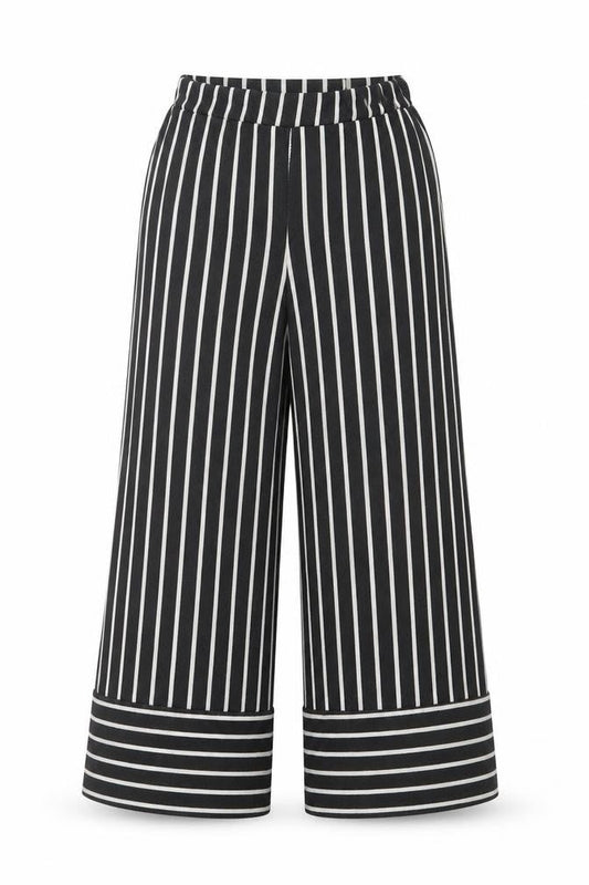 Womens UK Size 6 PRETTYLITTLETHING Regular Fit Cropped Black Trousers