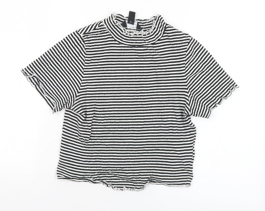 Womens UK Size 8 New Look Black Cropped T-Shirt