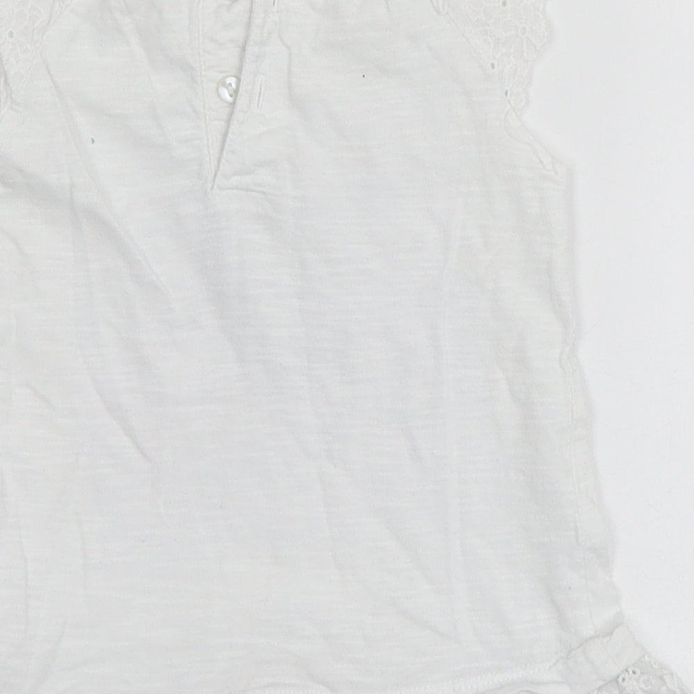 Dunnes Stores Girls White Geometric Cotton Basic T-Shirt Size 12-18 Months Round Neck