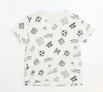 Primark Boys White Geometric 100% Cotton Basic T-Shirt Size 4-5 Years Round Neck Pullover - Football Print