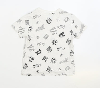 Primark Boys White Geometric 100% Cotton Basic T-Shirt Size 4-5 Years Round Neck Pullover - Football Print