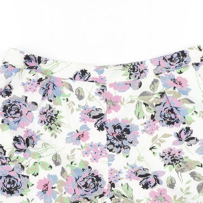 Urmodar Womens White Floral Polyester Bermuda Shorts Size M L4 in Regular Zip