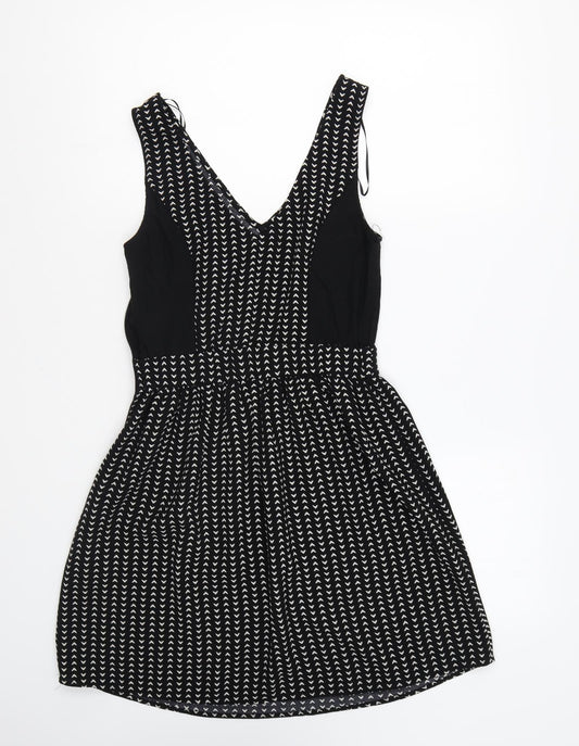 H&M Womens Black Geometric Polyester Fit & Flare Size 8 V-Neck Zip