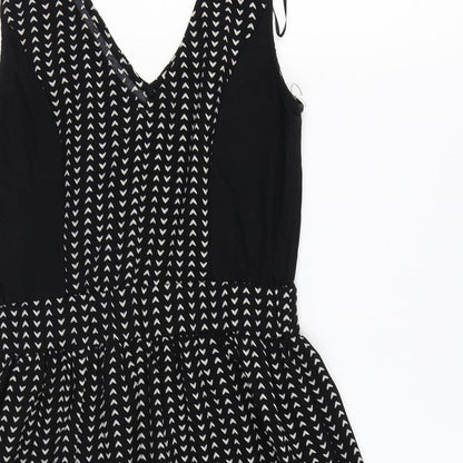 H&M Womens Black Geometric Polyester Fit & Flare Size 8 V-Neck Zip