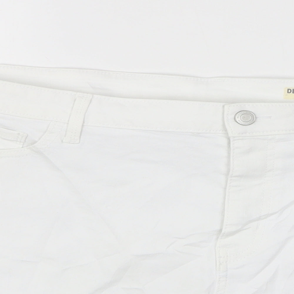 Marks and Spencer Womens White Cotton Mom Shorts Size 20 L3 in Regular Zip