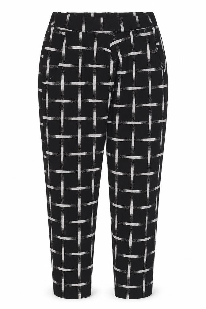 Womens UK Size 12 Missguided Regular Fit Carrot Black Trousers