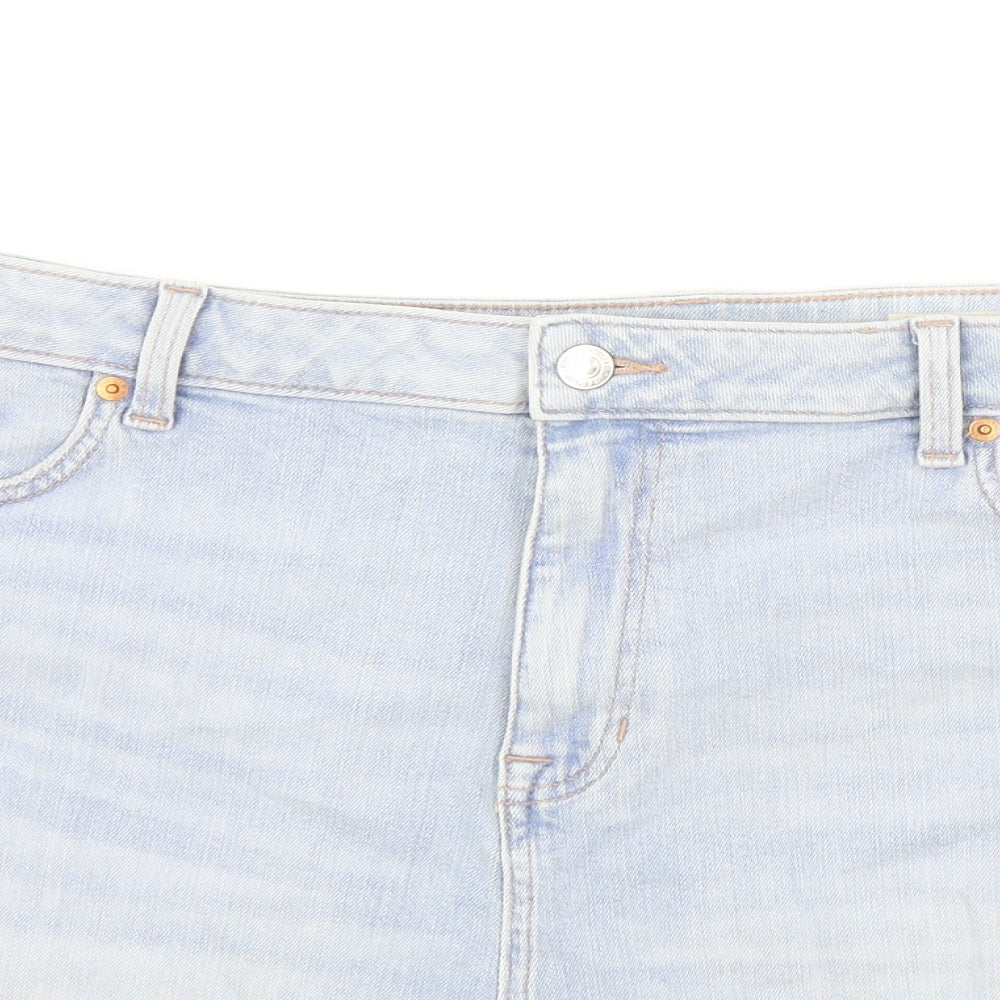 Marks and Spencer Womens Blue Cotton Mom Shorts Size 22 Regular Zip - Inside leg less than 3 inches.